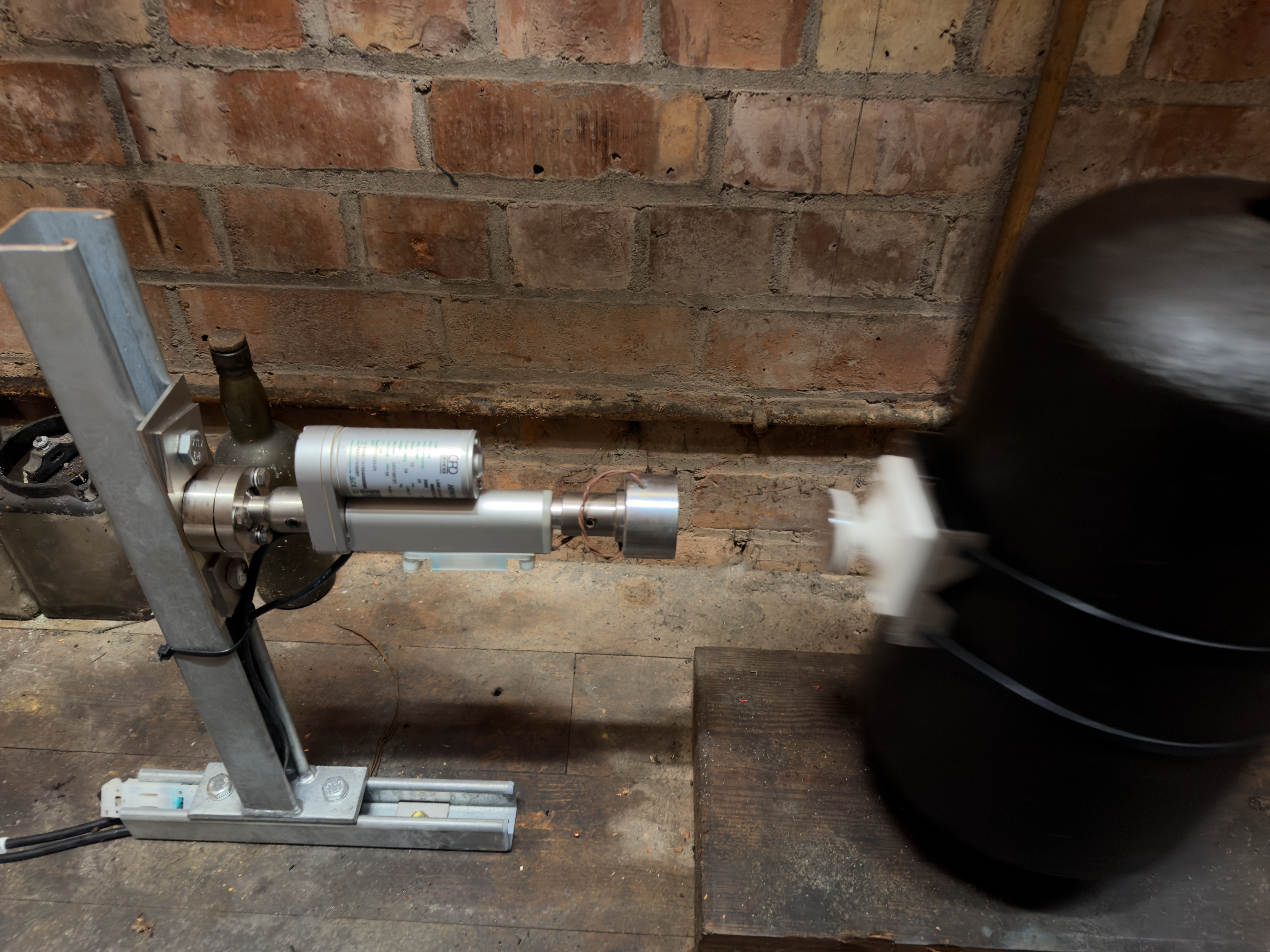 Clock pendulum swinging with regulator